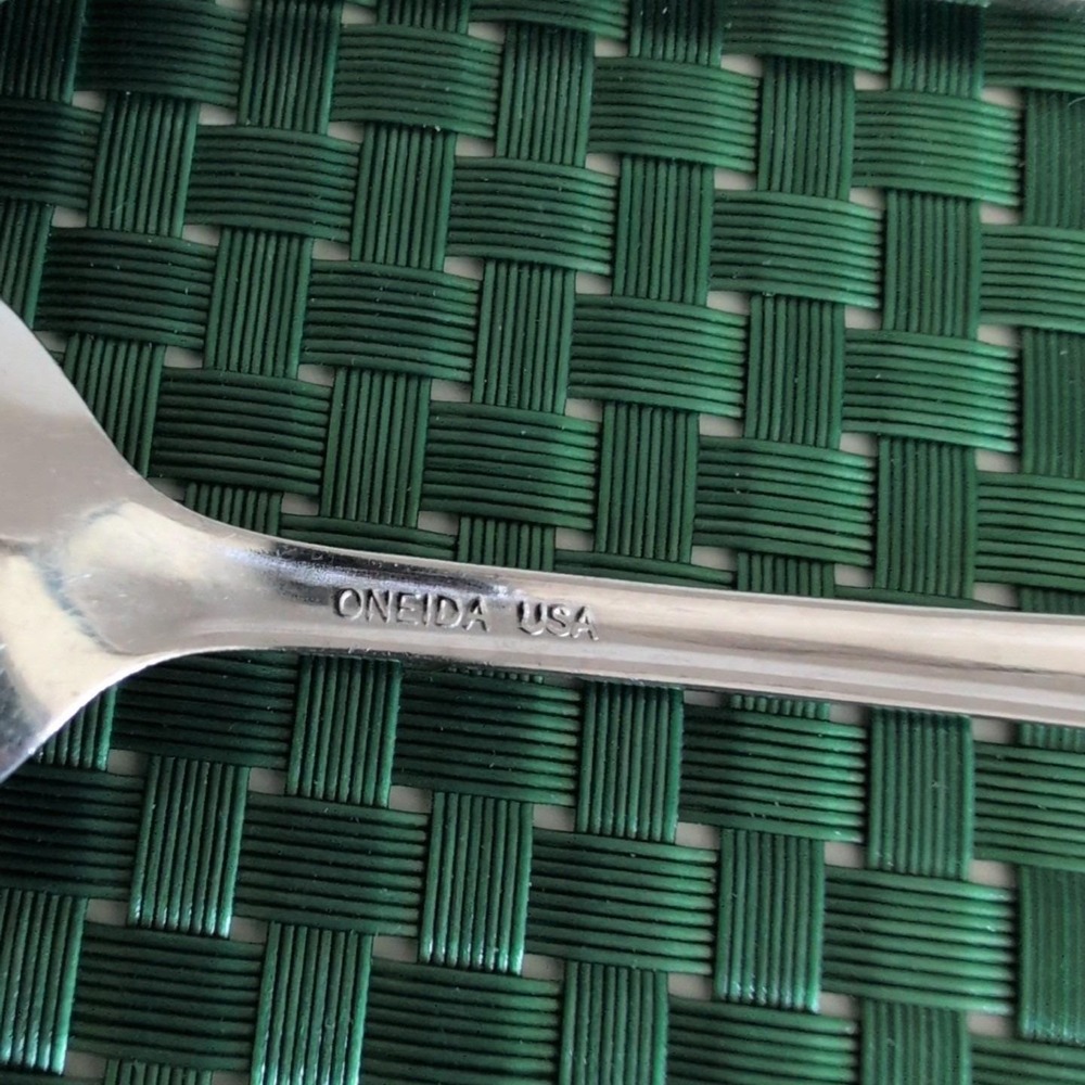 Oneida BANCROFT Place Oval Soup Spoons USA Flare Tip Glossy Lot Set of 4 - Picture 6 of 8